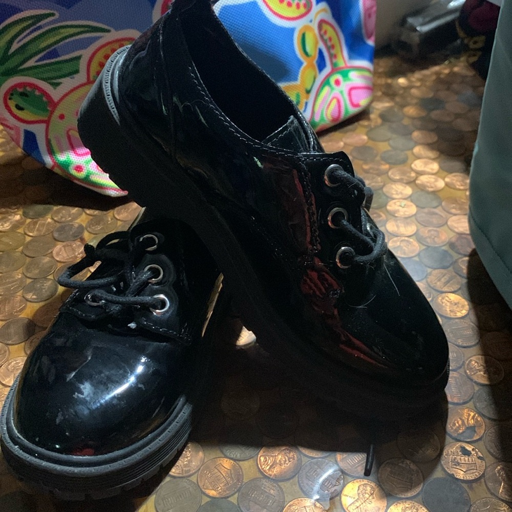 Girls shoes